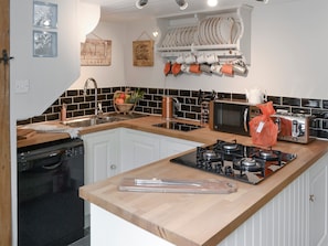 Well-equipped fitted kitchen | Time Cottage, Coltishall, near Wroxham