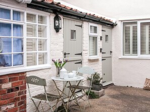 Sitting out area | Pebble Cottage, Aldeburgh
