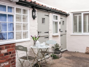 Sitting out area | Pebble Cottage, Aldeburgh