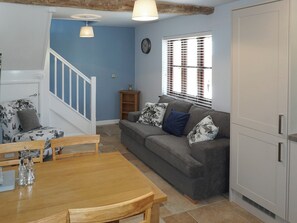 Stylish living and dining area | The Cob Barn - Longmeadow Farm, Shaldon, near Teignmouth