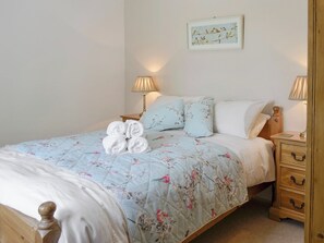 Comfortable double bedroom | Garden Cottage, Ugborough, near Ivybridge