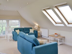 Spacious living room | Swift Cottage - Higher Tor Cottages, East Ogwell, near Newton Abbot