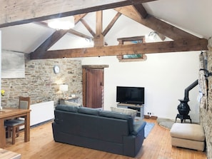 Living area | Green Farm Cottages - The Old Cow Shed - Green Farm Holiday Cottages, Cutthorpe, near Chesterfield