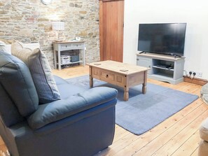 Living area | Green Farm Cottages - The Old Cow Shed - Green Farm Holiday Cottages, Cutthorpe, near Chesterfield