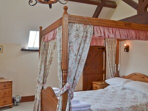 Four poster bedroom | Stable Cottage, Colyford, near Seaton