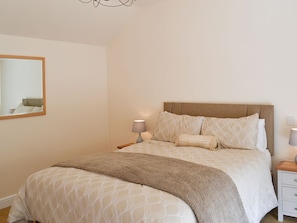 Warm and welcoming double bedroom | May’s Mews - Chestnuts Farm Cottages, Binbrook, near Market Rasen