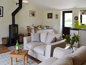Open plan living space | Hoppers Cottage, Wadhurst, near Tunbridge Wells