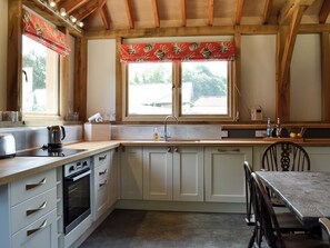 Open plan living space | Little Barn - Midgham Long Copse, Midgham, near Fordingbridge