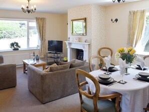 Stylish living and dining room | Cherrytree Cottage, Loftus, Saltburn-by-the-Sea