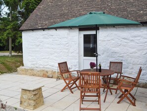 Relaxing sitting out area | Cornbrash Farm Cottage, Earlsdown, near Heathfield