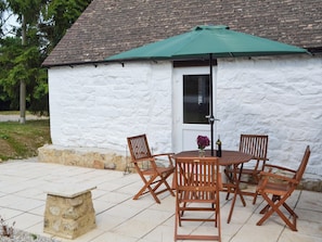 Relaxing sitting out area | Cornbrash Farm Cottage, Earlsdown, near Heathfield
