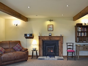 Warm and welcoming studio | Thurst House Farm Holiday Cottage - Thurst House Farm, Ripponden, near Sowerby Bridge 