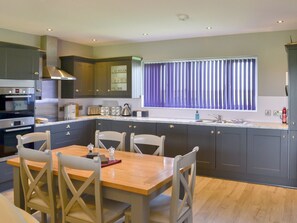 Kitchen/diner | Lucy’s Lodge - Wallrudding Farm Cottages, Doddington, near Lincoln