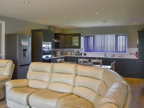 Open plan living space | Lucy’s Lodge - Wallrudding Farm Cottages, Doddington, near Lincoln