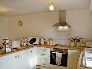 Kitchen/diner | Hendrelas Farm - Y Stabl, Rhos, nr. Pontardawe