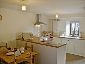 Kitchen/diner | Hendrelas Farm - Y Stabl, Rhos, nr. Pontardawe