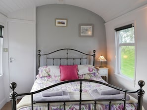 Warm and welcoming en-suite double bedroom | The Carriage, Bridge of Dee, near Castle Douglas