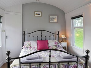 Warm and welcoming en-suite double bedroom | The Carriage, Bridge of Dee, near Castle Douglas