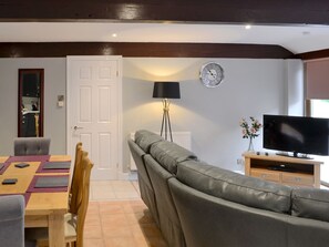 Convenient open-plan living space | Koi Keep - Wallrudding Farm Cottages, Doddington, near Lincoln