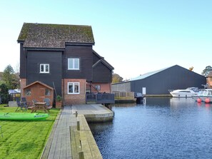 Exterior | David’s Island, Wroxham