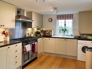 Spacious kitchen | Violet Cottage, Kingsdown, near Deal