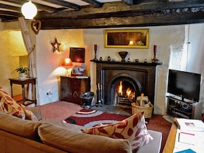 Living Room/Bedroom | Barker Knott Cottage, Windermere