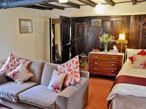 Living Room/Bedroom | Barker Knott Cottage, Windermere