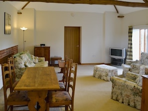 Open plan living/dining room/kitchen | The Cowshed, Blofield, near Norwich