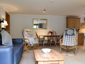 Living room with dining area | Picket Hill Cottage - New Forest Cottages, Picket Hill, near Ringwood