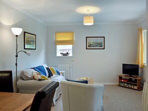 Generous sized living/dining room | Stonecot, Wootton Bridge, near Ryde