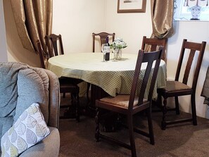 Modest dining area | Hendy, Aberdaron, Lleyn Peninsula