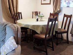 Modest dining area | Hendy, Aberdaron, Lleyn Peninsula