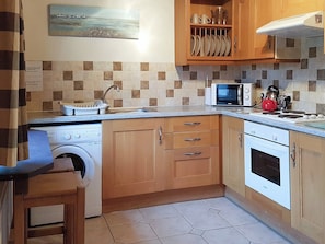 Lovely well appointed kitchen | Hendy, Aberdaron, Lleyn Peninsula
