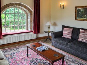 Delightful living room with beautiful windows | Cobweb Cottage - Soppit Farm Cottages, Elsdon
