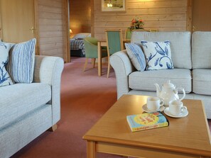 Stylish living and dining room | Lodge 18, Woolsery, Bideford