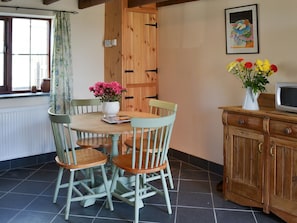 Farmhouse kitchen style dining area | Beckaveans Stable - Beckaveans, Jacobstow, near Bude