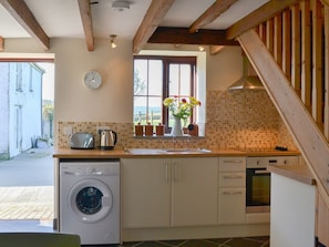 Lovely kitchen/diner with farmyard access | Beckaveans Stable - Beckaveans, Jacobstow, near Bude