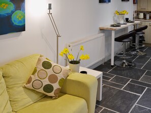 This property is ideally placed for Colvelly and Westward Ho! | The Shoe Box, Northam, near Westward Ho!
