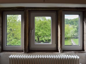 Charming window seat with opriginal mullioned windows | Pear Tree House Annexe, Wooldale, near Holmfirth
