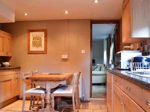 Great kitchen diner with cottage style dining area | The Cot, Bussage, near Cirencester