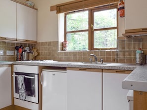 Fully equipped fitted kitchen | The Cotes, Upper Welland, near Malvern
