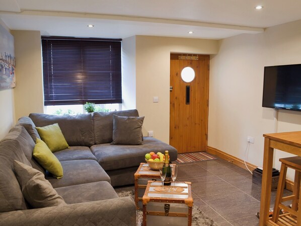 Open plan living/dining room/kitchen | Rockfish Cottage, Brixham
