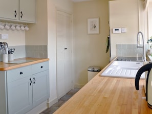 Well equipped kitchen | Tickton Hall - Tickton Hall Cottage - Tickton Hall Cottages, Beverley