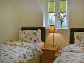 Charming twin bedroom | Birch Lodge - Copper Penny Apartments, Chipshop, near Tavistock