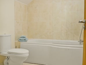 Bathroom with shower over bath  | Birch Lodge - Copper Penny Apartments, Chipshop, near Tavistock