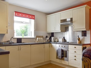 Well-equipped fitted kitchen | Daffodil - Clapham Holme Farm Cottages, Great Hatfield, near Hornsea