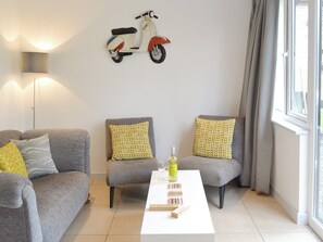 Light and airy living area | Happys - Happys and Gracelands, Lelant, near St Ives