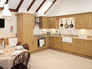Spacious kitchen/dining room | The Old Barn - Corporation Farm Cottages, Tickton, near Beverley