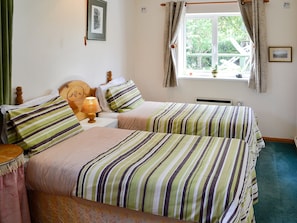 Inviting bedroom with zip and link beds for either a double or twin beds | The Annexe at Russets, Isle Brewers, near Taunton