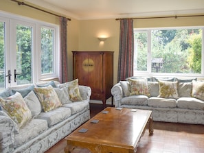 Delightful living room | Oakdene Lodge, Wimborne